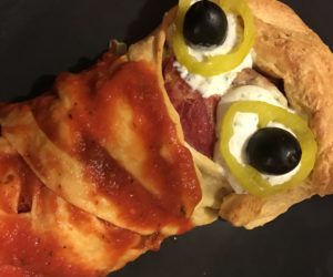 halloween, pinterest fail, gnarly pepper, mummy, calzone, pizza, halloween, party, food, dough, pepperoni